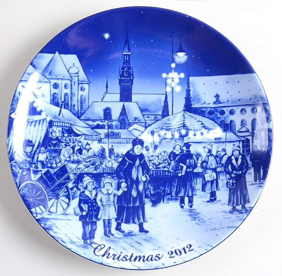 German Christmas Plates Christmas Eve In Munich - No Box by Berlin Design-1
