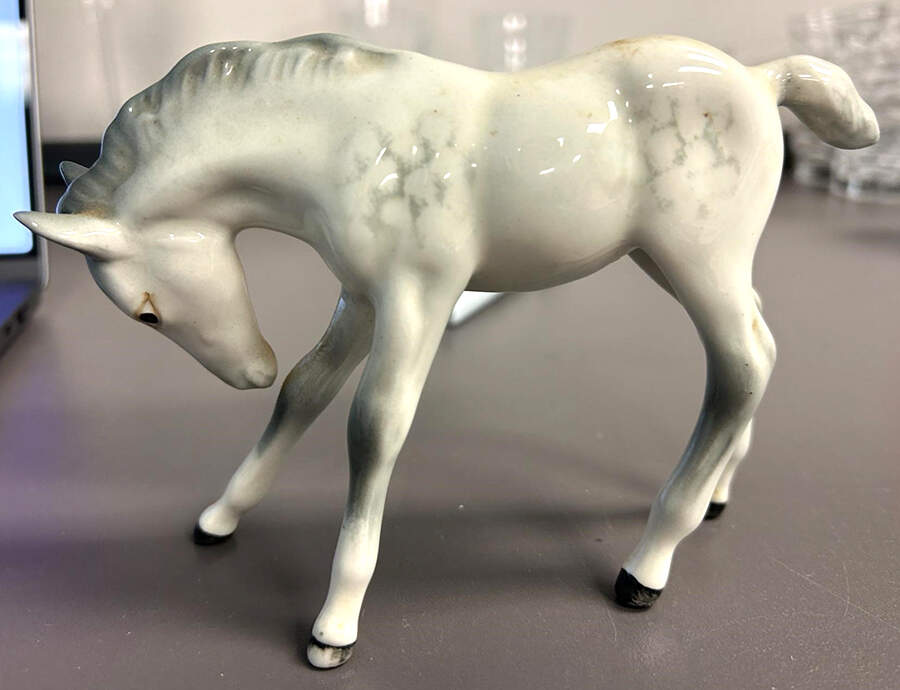 Beswick Figurine Large Foal Head Down-Grey - With Box 238 by Beswick-1