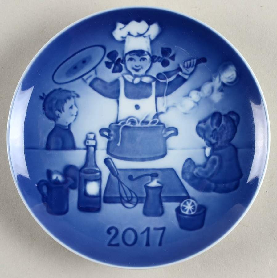 Children's Day The Little Chef - No Box by Bing & Grondahl-1