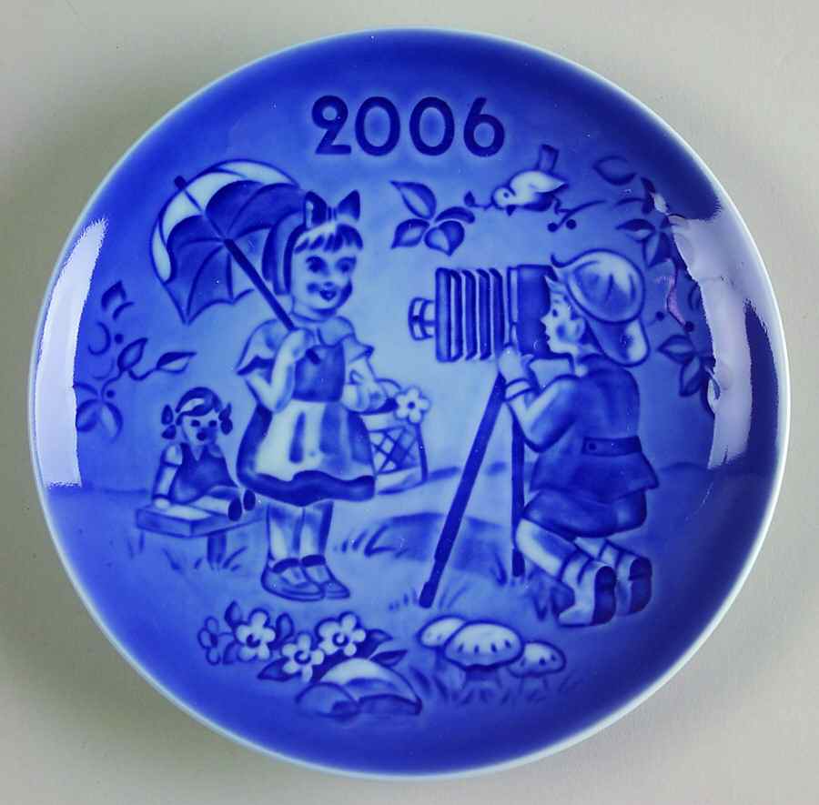 Children's Day The Little Photographer - Boxed by Bing & Grondahl-1