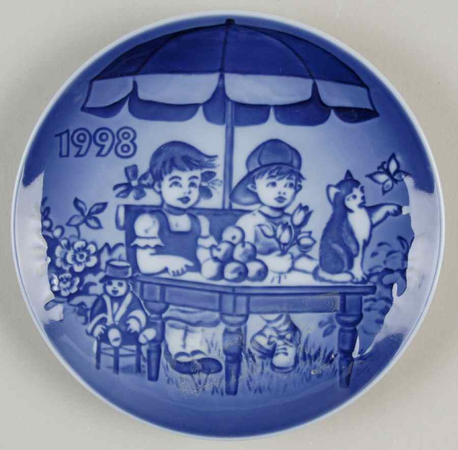 Children's Day Little Vendors - Boxed by Bing & Grondahl-1