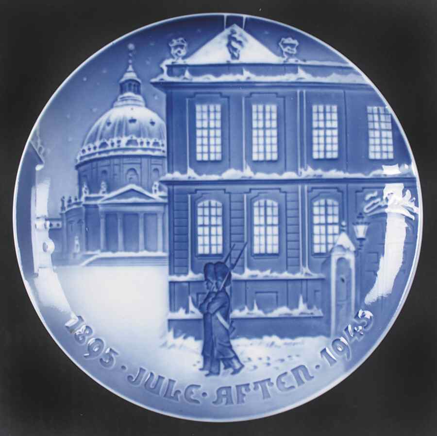 Christmas Jubilee Royal Guard Amalienborg Castle - Boxed by Bing & Grondahl-1