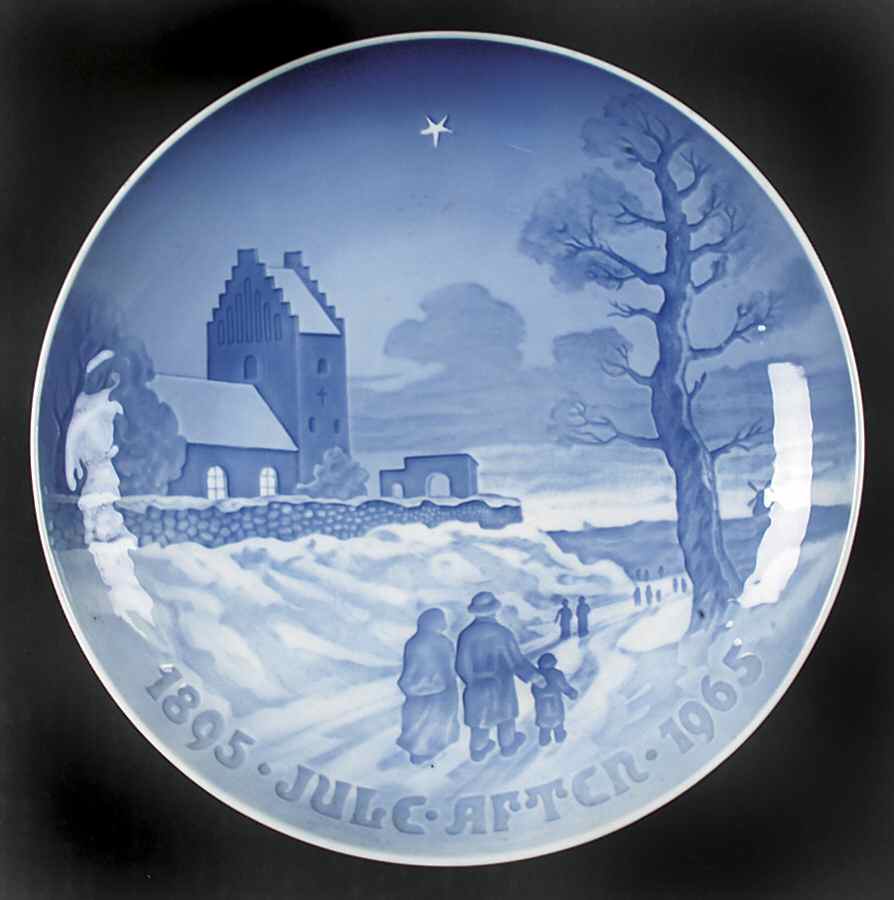 Christmas Jubilee Churchgoers - Boxed by Bing & Grondahl-1