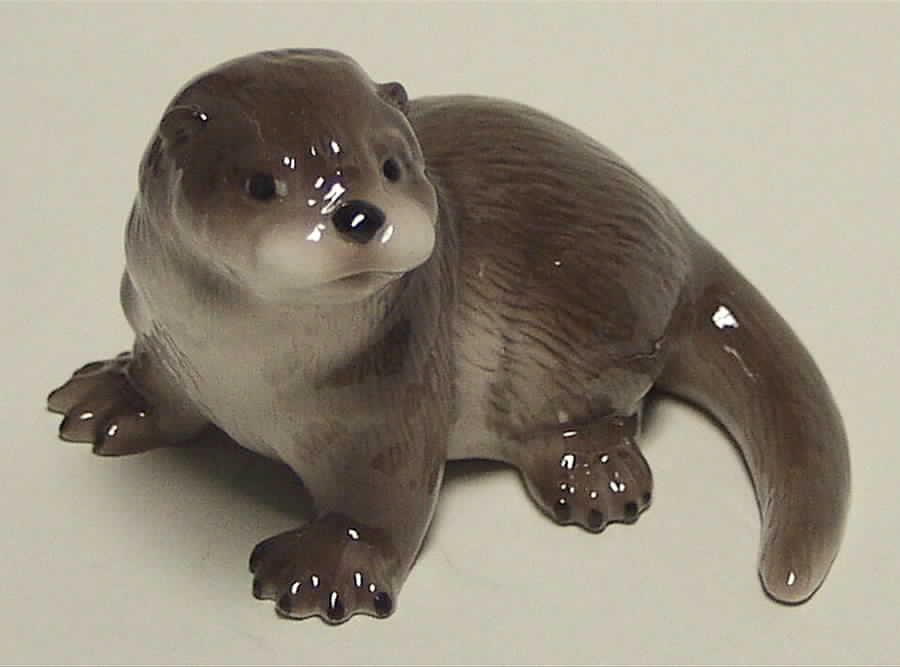Mother's Day Figurine Young Otter - No Box by Bing & Grondahl-1