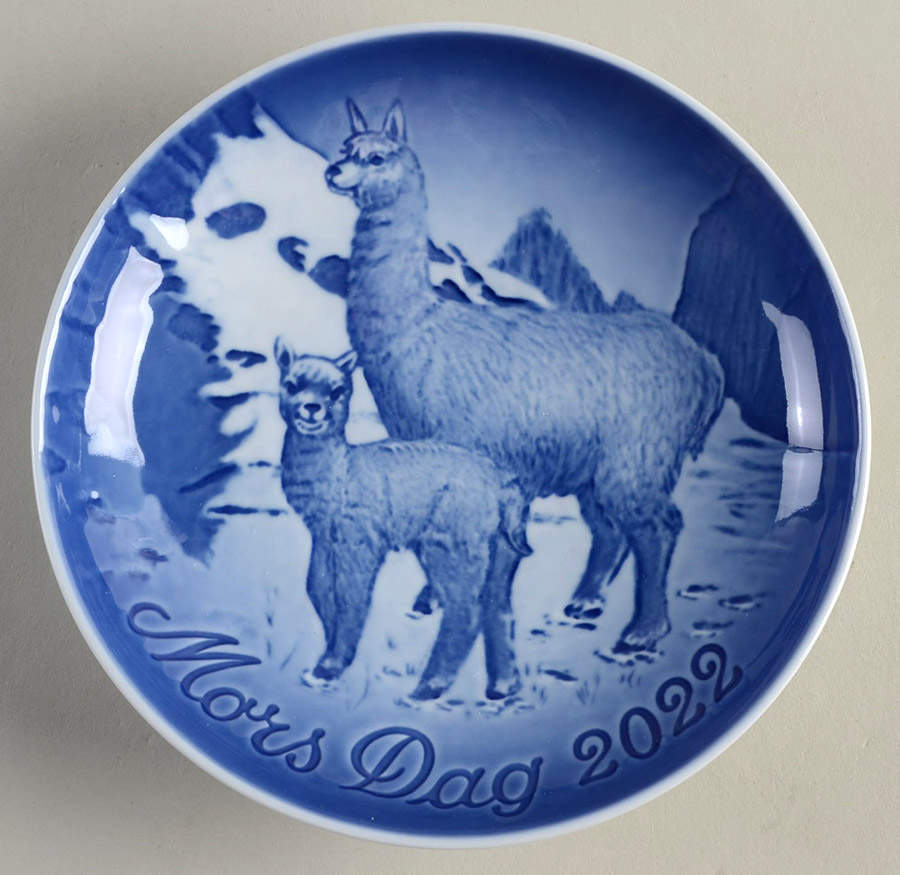 Mother's Day Plate Alpaca Mother And Baby  - Boxed by Bing & Grondahl-1