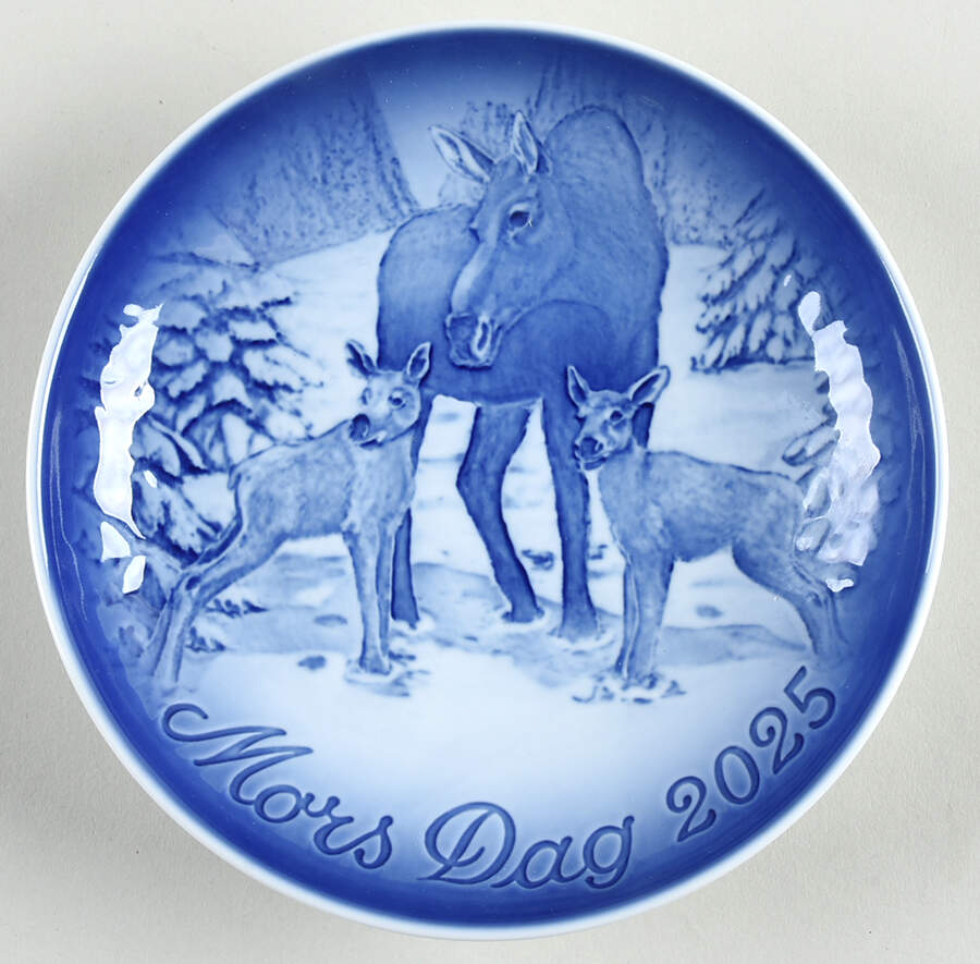 Mother's Day Plate Cow Moose With Calves - Boxed by Bing & Grondahl-1
