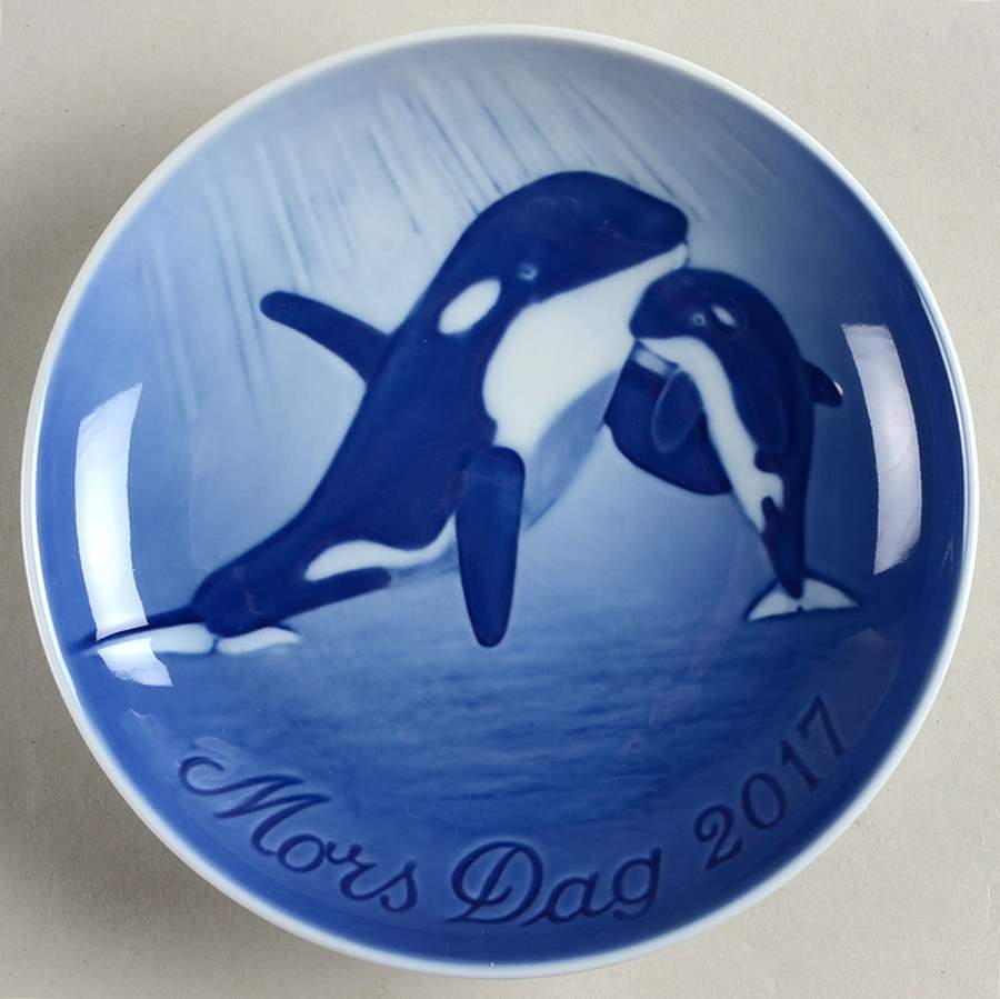 Mother's Day Plate Orca & Calf - With Box by Bing & Grondahl-1