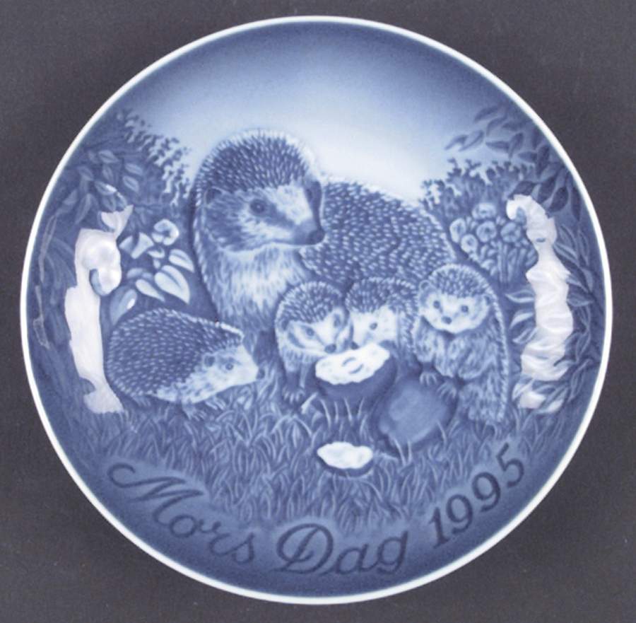 Mother's Day Plate Hedgehog With Young - Boxed by Bing & Grondahl-1