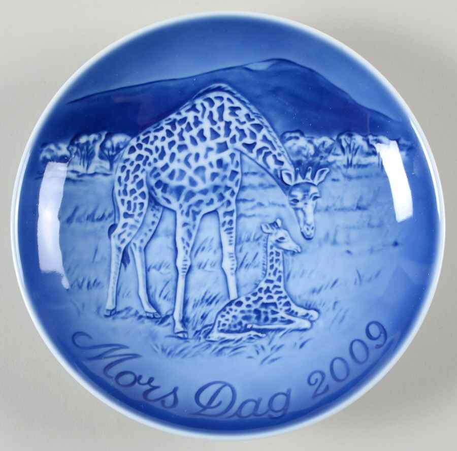 Mother's Day Plate Giraffe With Calf - No Box by Bing & Grondahl-1
