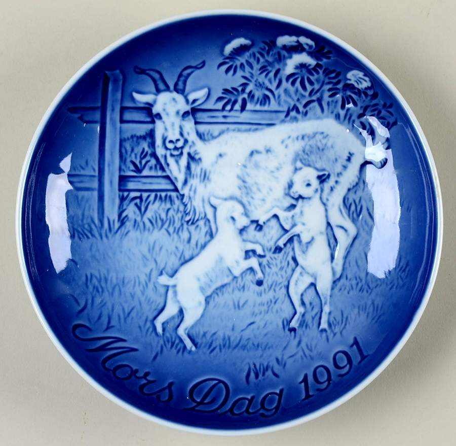 Mother's Day Plate Nanny Goat & Her Two Frisky Kids - Boxed by Bing & Grondahl-1