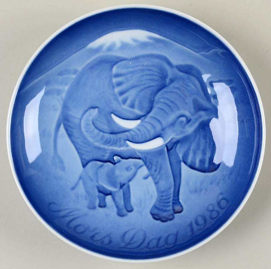 Mother's Day Plate Elephant With Calf - No Box by Bing & Grondahl-1