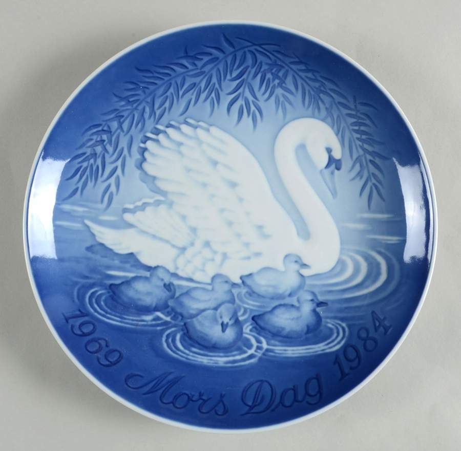 Mothers Day Plate-Jubilee Swan & Cygnets - Boxed by Bing & Grondahl-1