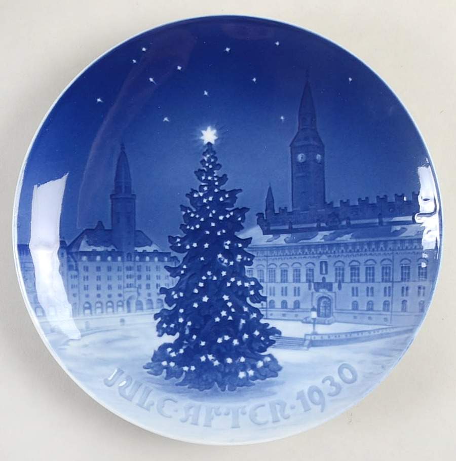 Annual Christmas Plate Yule Tree In Town Square - No Box by Bing & Grondahl-1