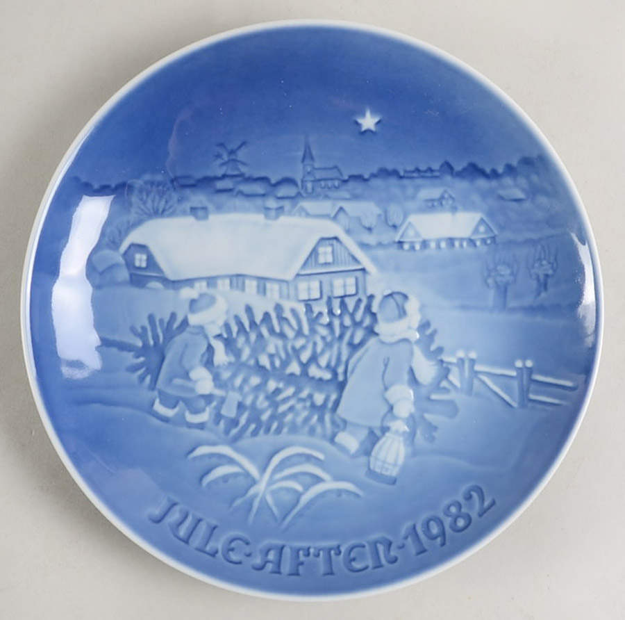 Annual Christmas Plate Christmas Tree - Boxed by Bing & Grondahl-1