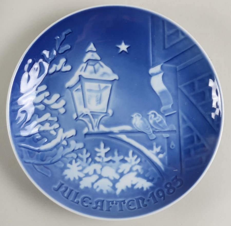 Annual Christmas Plate Christmas In The Old Town - No Box by Bing & Grondahl-1