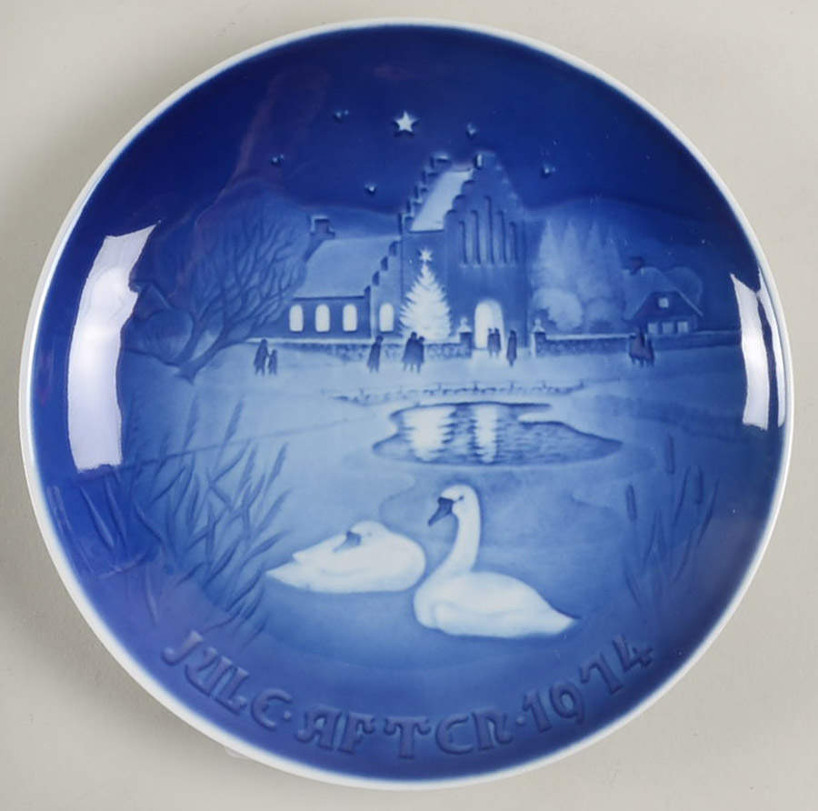 Annual Christmas Plate Christmas In The Village - Boxed by Bing & Grondahl-1