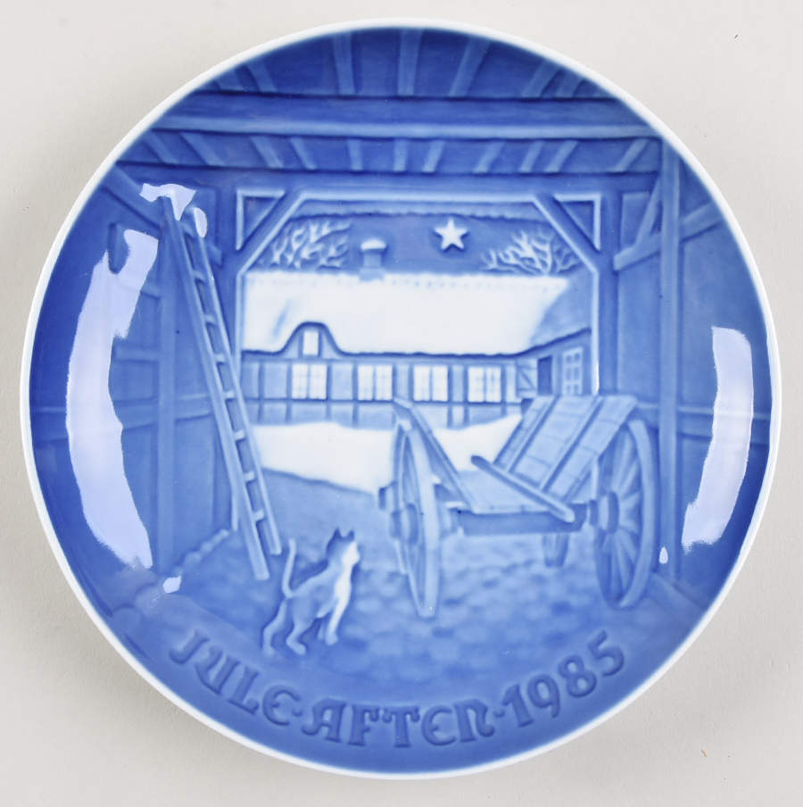 Annual Christmas Plate Christmas Eve At The Farmhouse - Boxed by Bing & Grondahl-1