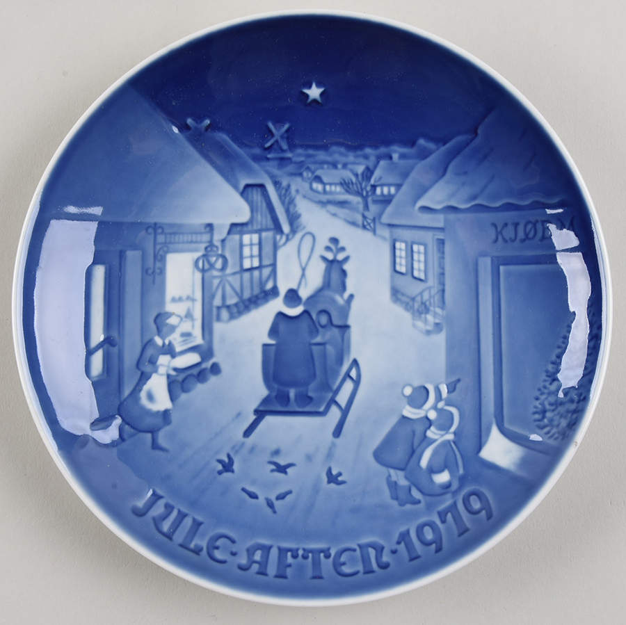 Annual Christmas Plate White Christmas - Boxed by Bing & Grondahl-1
