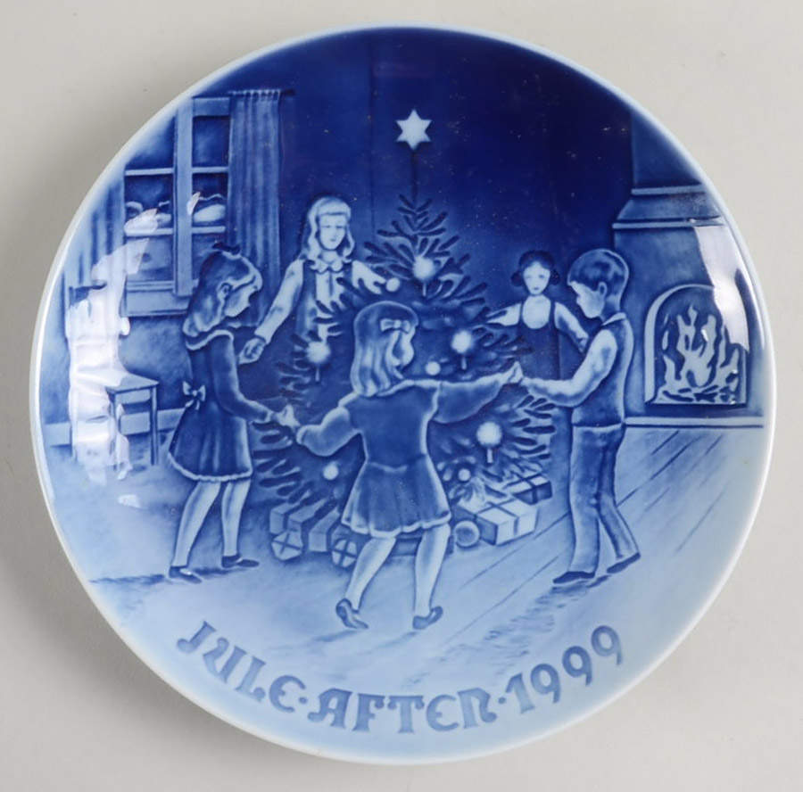 Annual Christmas Plate Dancing On Christmas Eve - Boxed by Bing & Grondahl-1