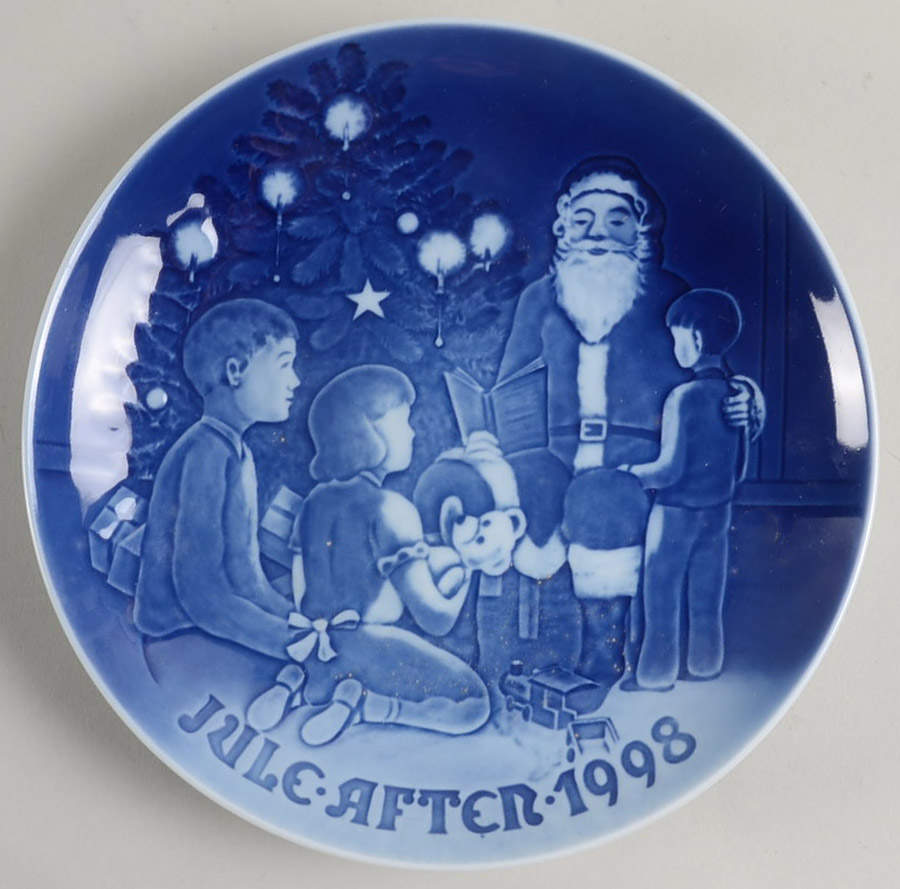 Annual Christmas Plate Santa The Storyteller - Boxed by Bing & Grondahl-1