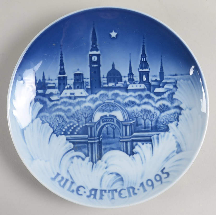Annual Christmas Plate The Towers Of Copenhagen - Boxed by Bing & Grondahl-1