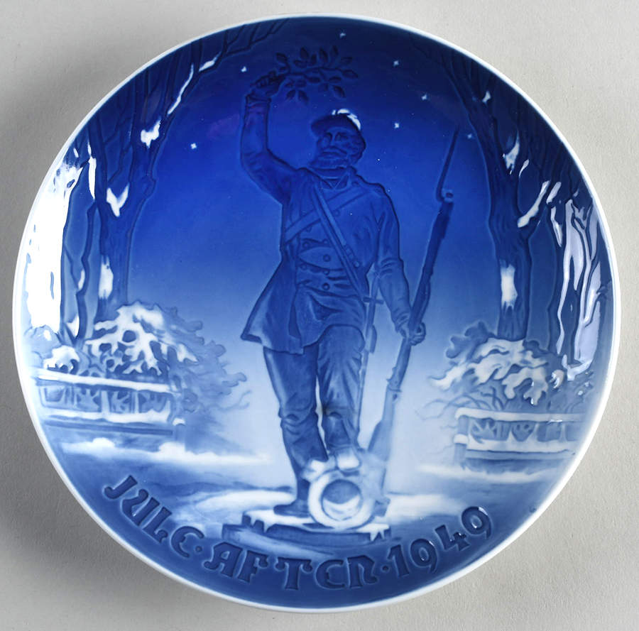 Annual Christmas Plate 19th Century Danish Soldier - No Box by Bing & Grondahl-1