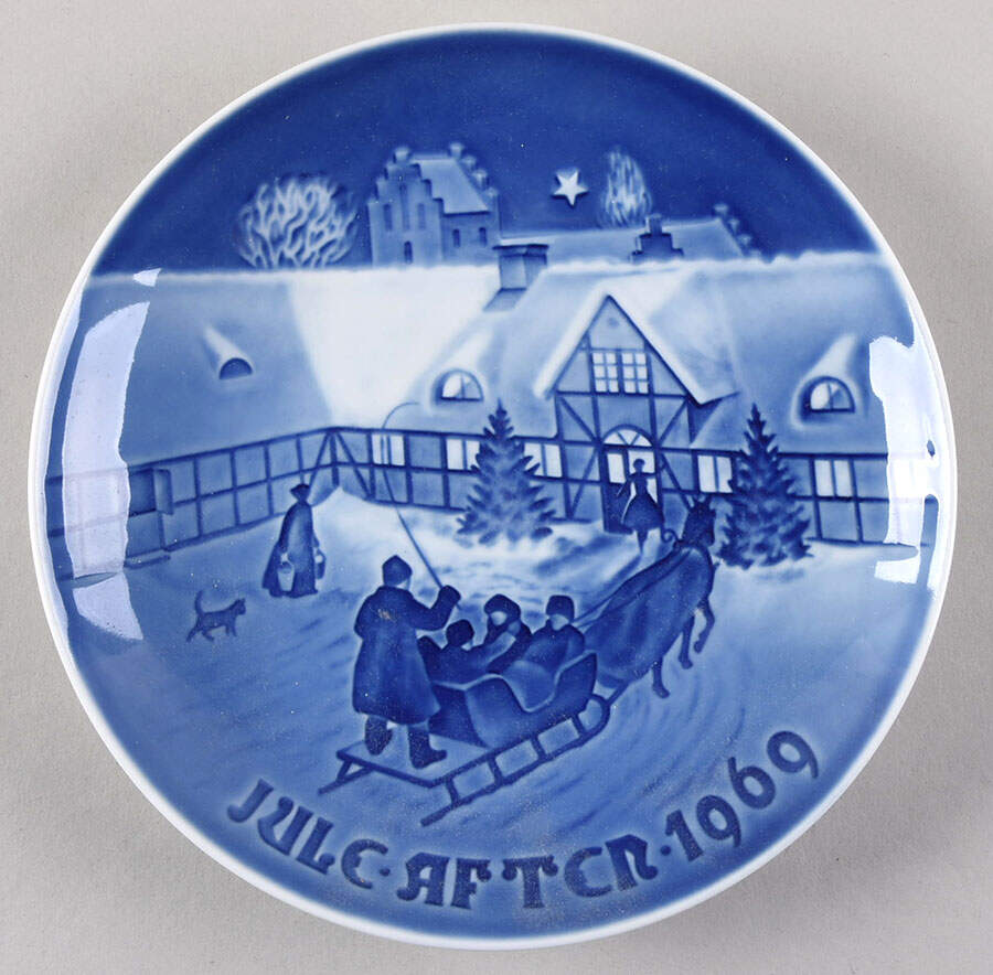 Annual Christmas Plate Arrival Of Christmas Guests - Boxed by Bing & Grondahl-1