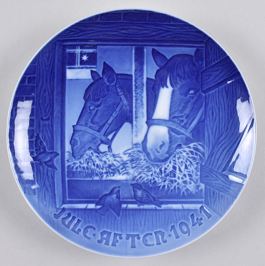 Annual Christmas Plate Horses Eating - No Box by Bing & Grondahl-1
