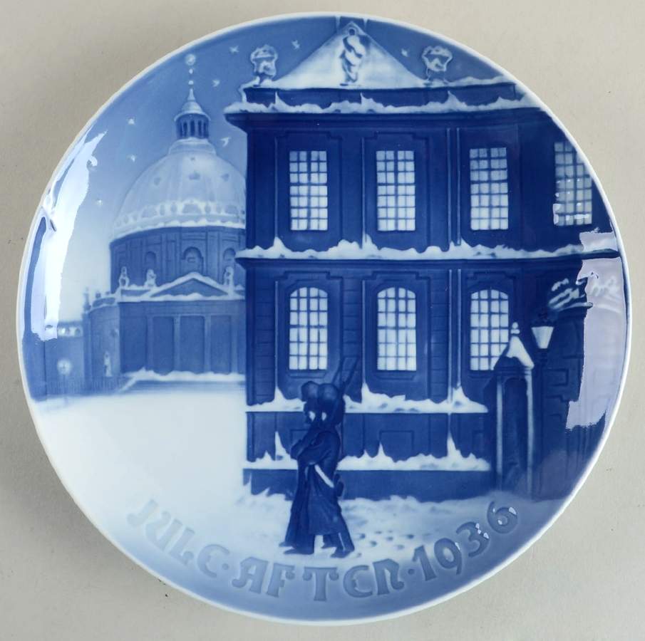 Annual Christmas Plate Royal Guard - No Box 42 by Bing & Grondahl-1