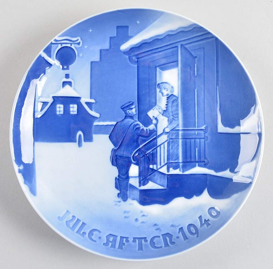 Annual Christmas Plate Delivering Christmas Letters - No Box by Bing & Grondahl-1