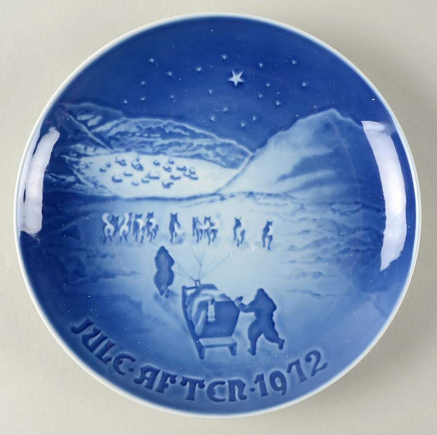 Annual Christmas Plate Christmas In Greenland - Boxed by Bing & Grondahl-1
