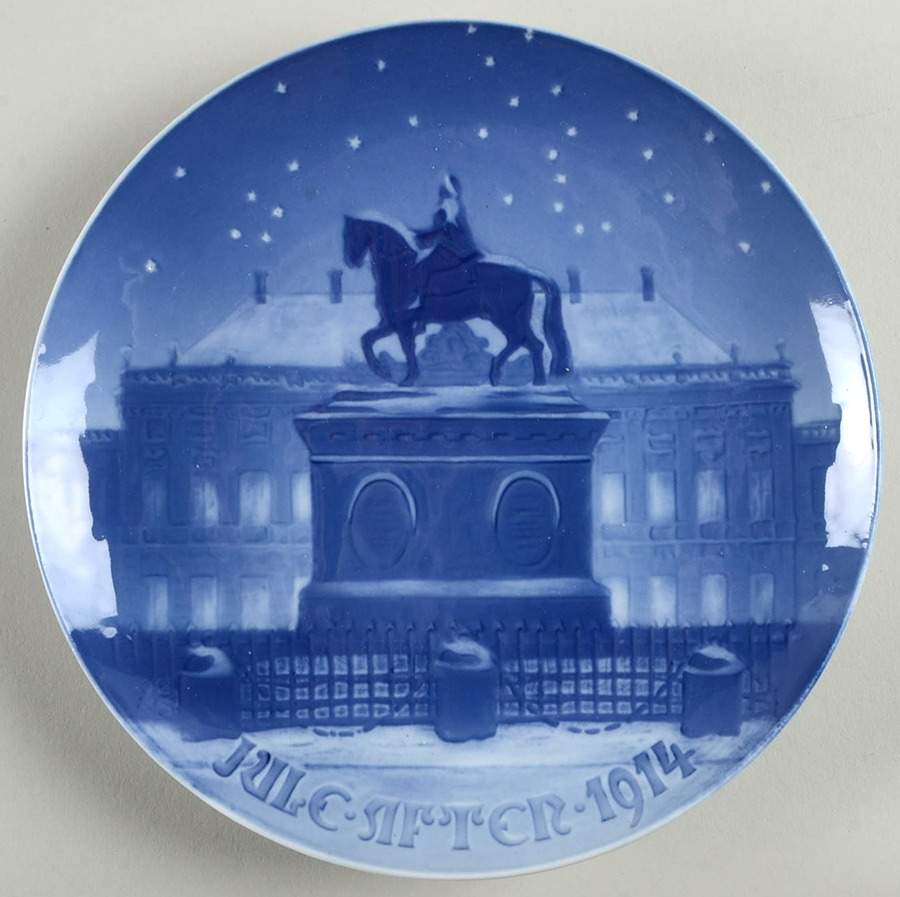 Annual Christmas Plate Amalienborg Castle - No Box by Bing & Grondahl-1