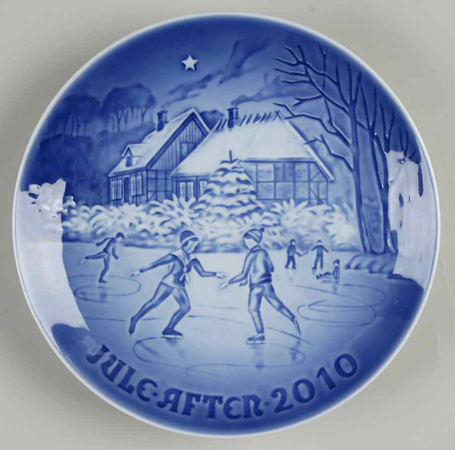 Annual Christmas Plate Ice Dancing On The Lake - Boxed by Bing & Grondahl-1