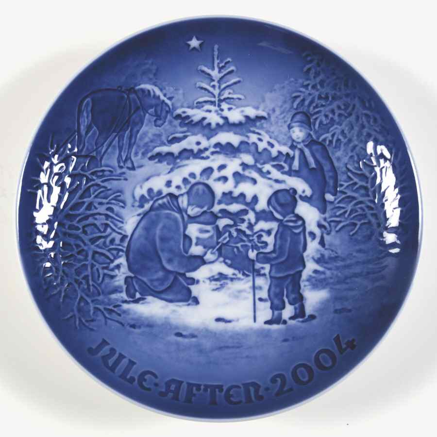 Annual Christmas Plate The Christmas Tree - Boxed by Bing & Grondahl-1