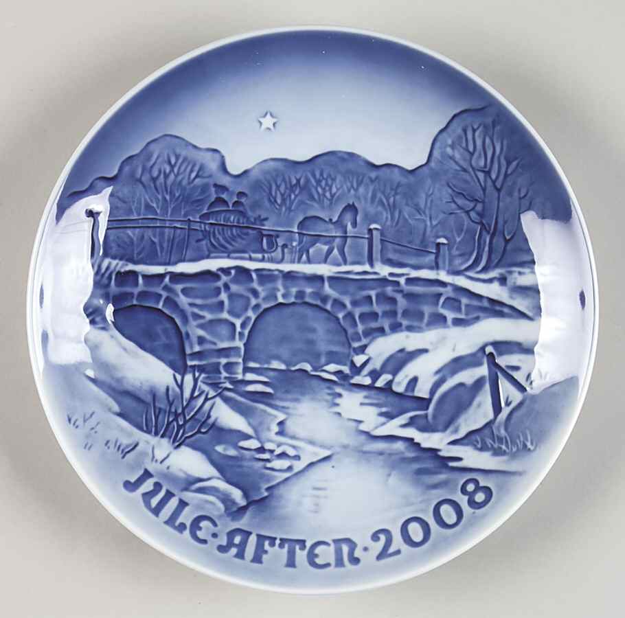Annual Christmas Plate Along Haervejen - Boxed by Bing & Grondahl-1