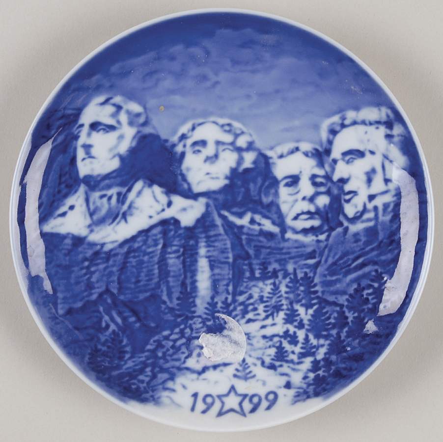 American Christmas Heritage Mount Rushmore - Boxed by Bing & Grondahl-1