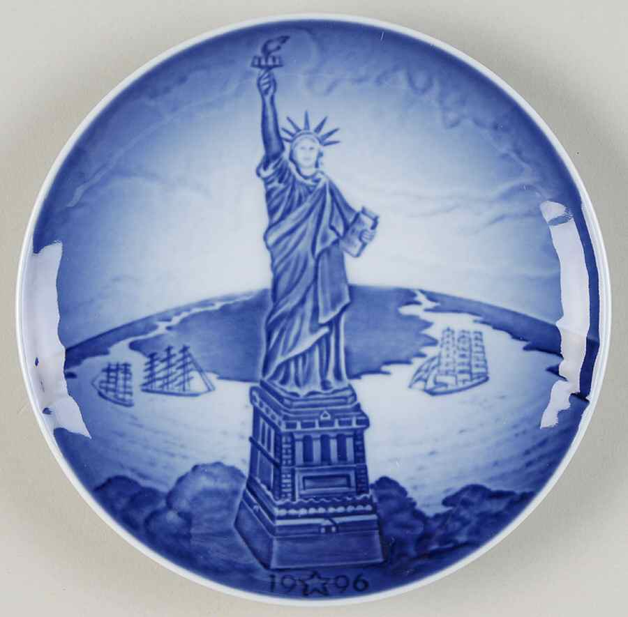 American Christmas Heritage Statue Of Liberty - With Box by Bing & Grondahl-1