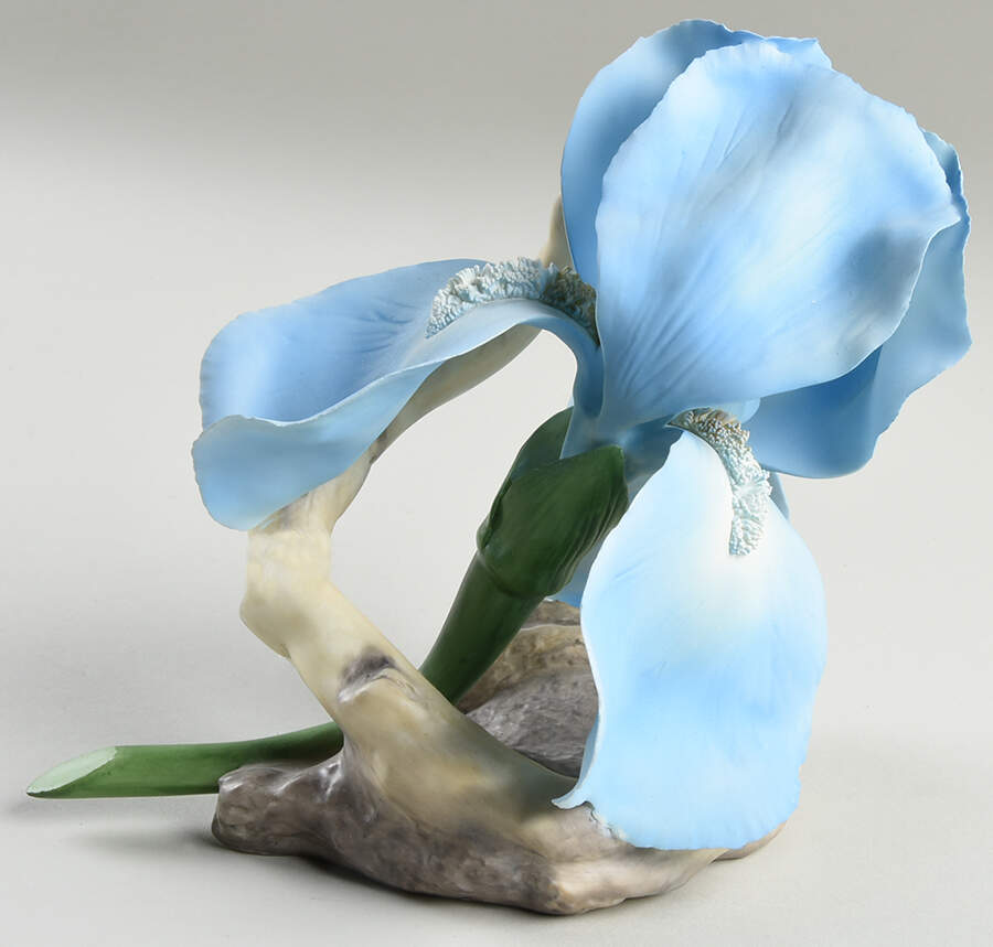 Flower Sculptures Point Breeze Commemorating Bordertown - No Box by Boehm-1