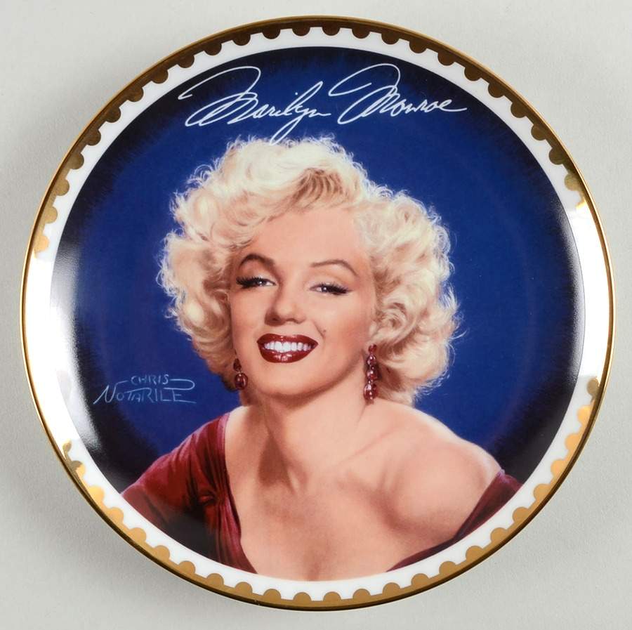 Marilyn Monroe-Gold Radiant In Red - No Box by Bradford Exchange-1
