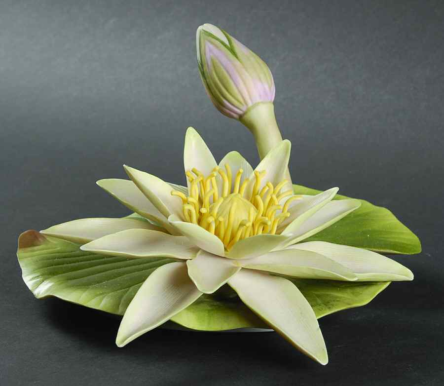 Burgues Figurine Water Lily - No Box by Burgues-1