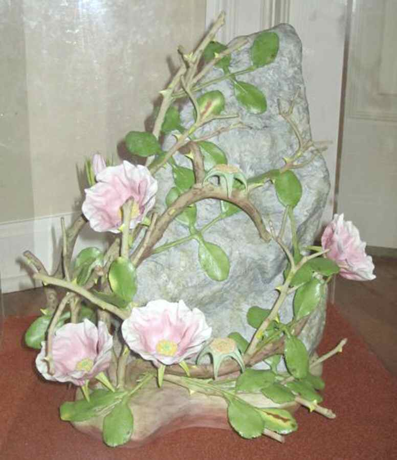Burgues Figurine Wild Rose - No Box by Burgues-1