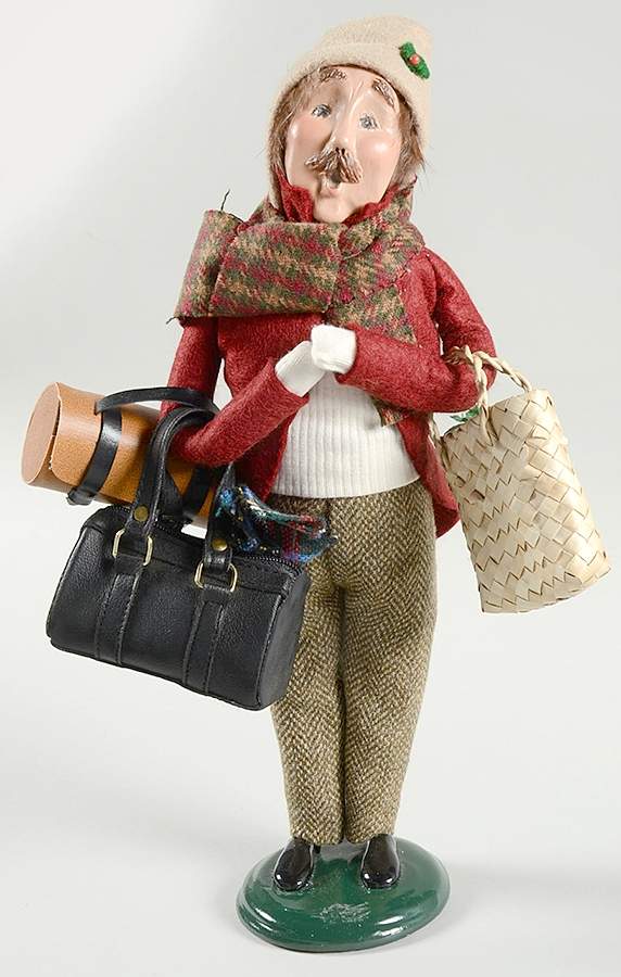 Traditional Assorted Carolers Traveler Man - Nb905, No Box by Byers' Choice Ltd-1