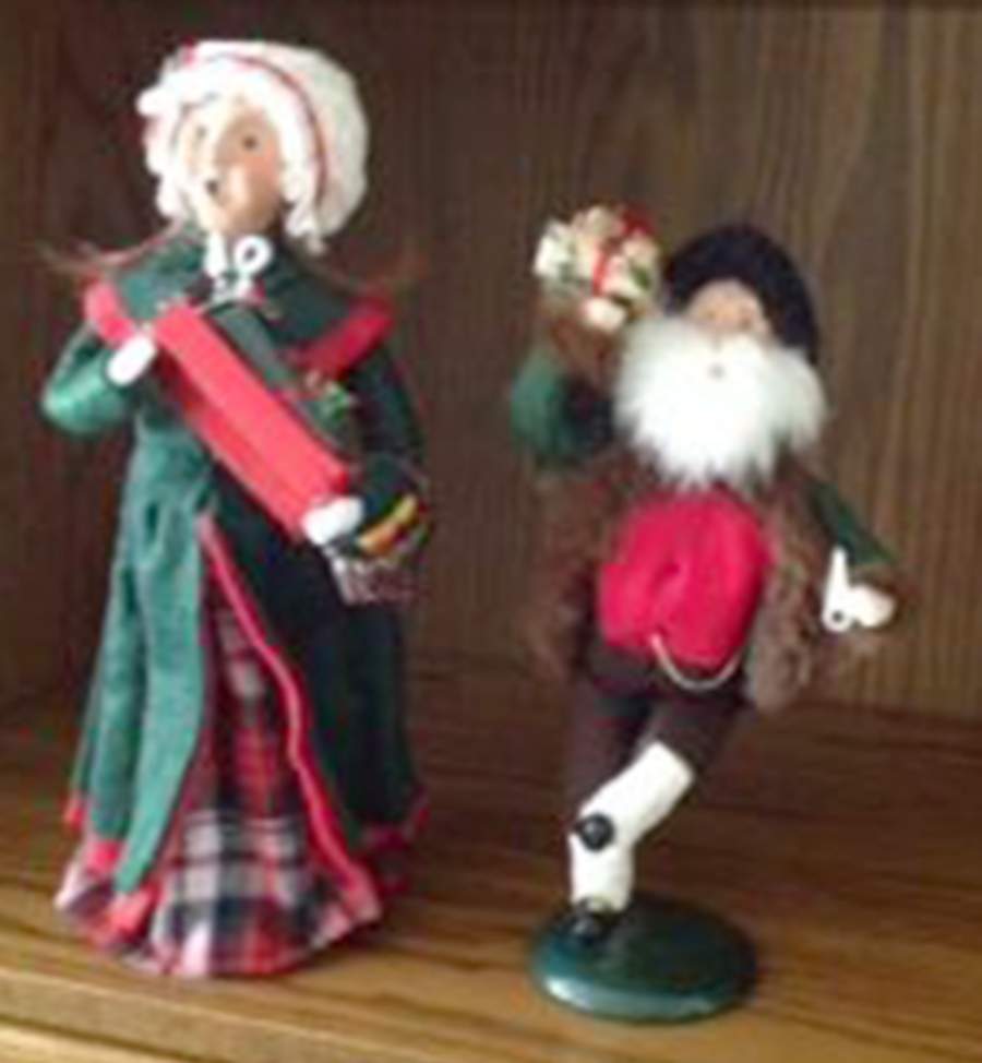Traditional Assorted Carolers Girl With Gifts-Green Coat - Nb915, No Box by Byers' Choice Ltd-1