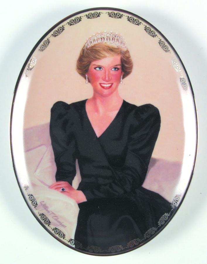 Diana:Queen of Our Hearts An Unforgettable Princess - No Box by Bradford Exchange-1