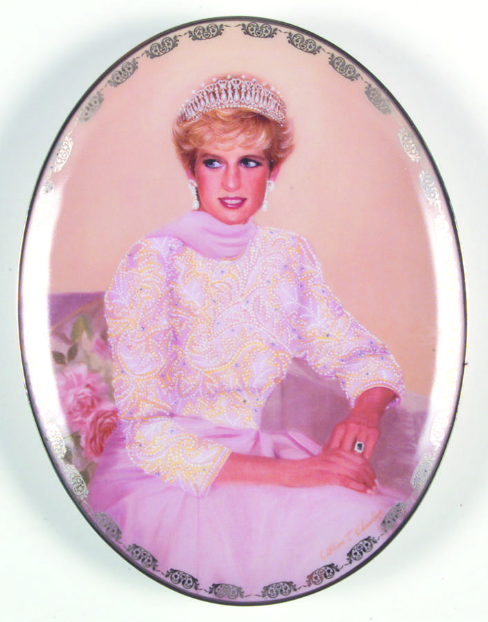 Diana:Queen of Our Hearts Princess To The World - No Box by Bradford Exchange-1