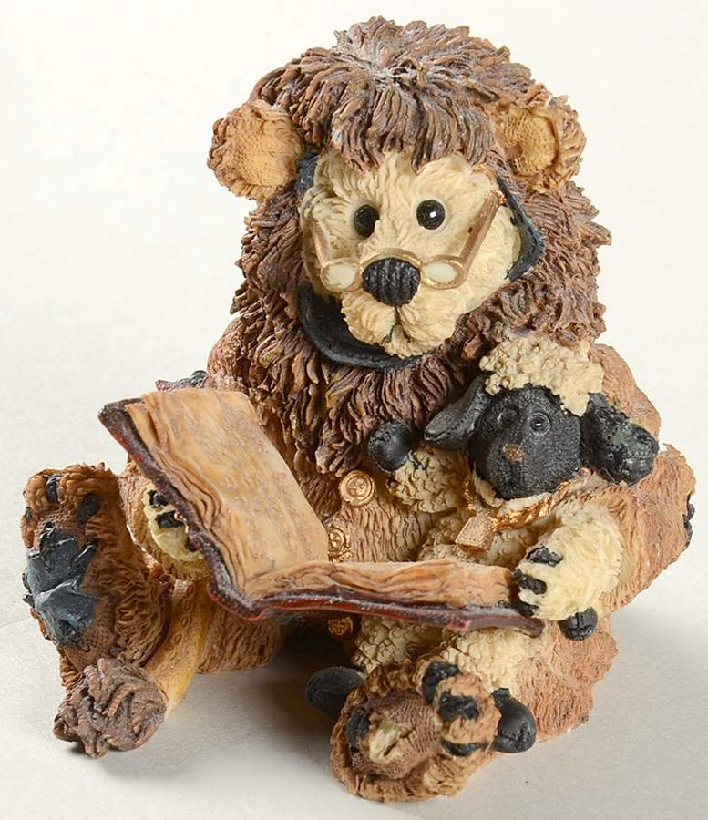Holiday Pageant-Figurne Caledonia-As The Narrator - Boxed by Boyds Bears-1