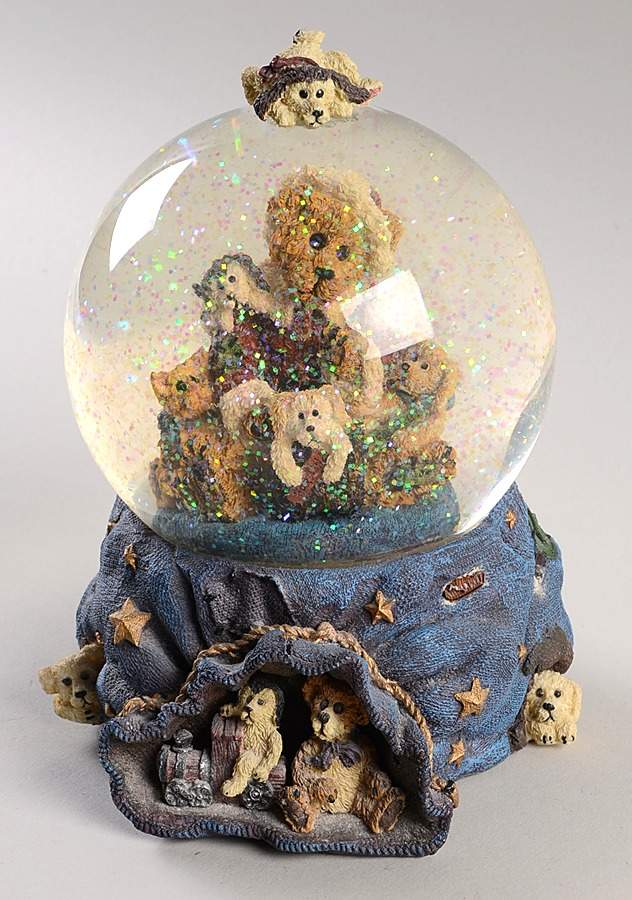 Musical Waterglobes Kringle & Co - Boxed by Boyds Bears-1