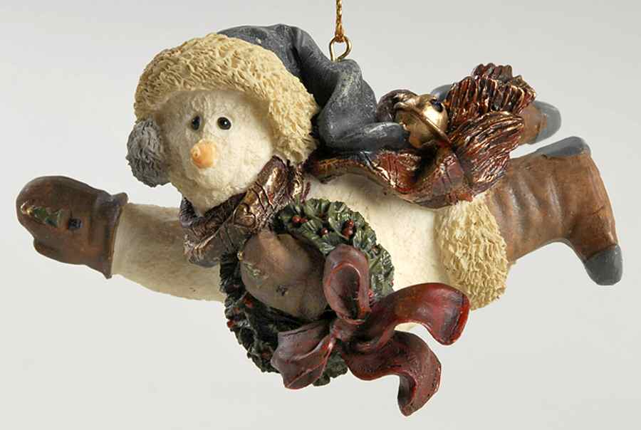 Bearstone Ornament Chilly With Wreath-Snow Doodles - No Box by Boyds Bears-1