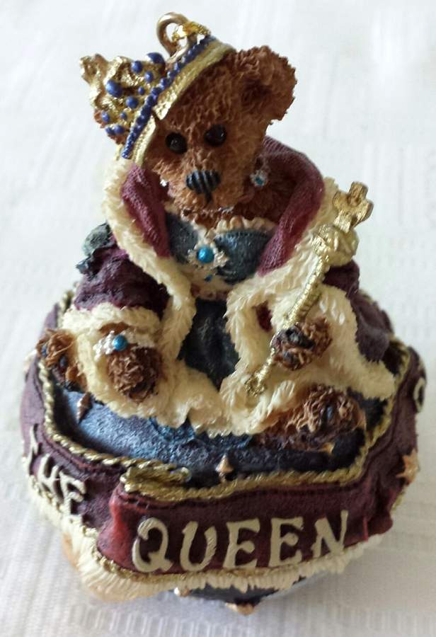 Bearstone Ornament I Am The Queen - Boxed by Boyds Bears-1