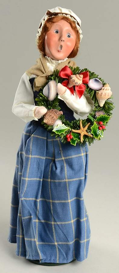 Seafaring Carolers Sailor's Wife - Seashell Wreath - No Box by Byers' Choice Ltd-1